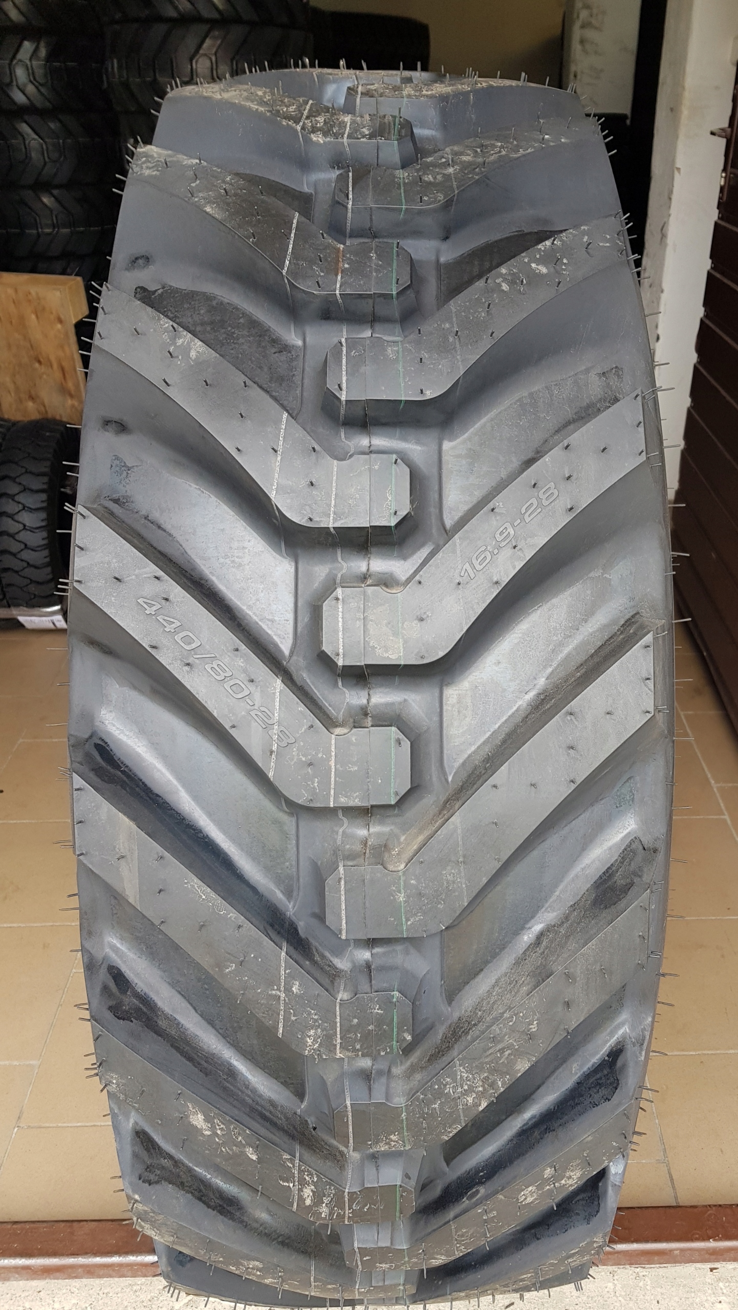 Шина 440 80 28. 440/80-24 Michelin Power CL. Шины 16.9-28 Мишлен. Michelin Power CL. 400/70-20 Michelin Power.