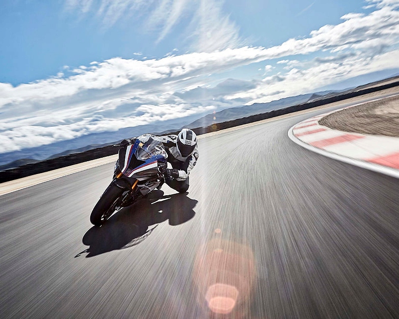 РњРѕС‚РѕС†РёРєР» BMW hp4 Race