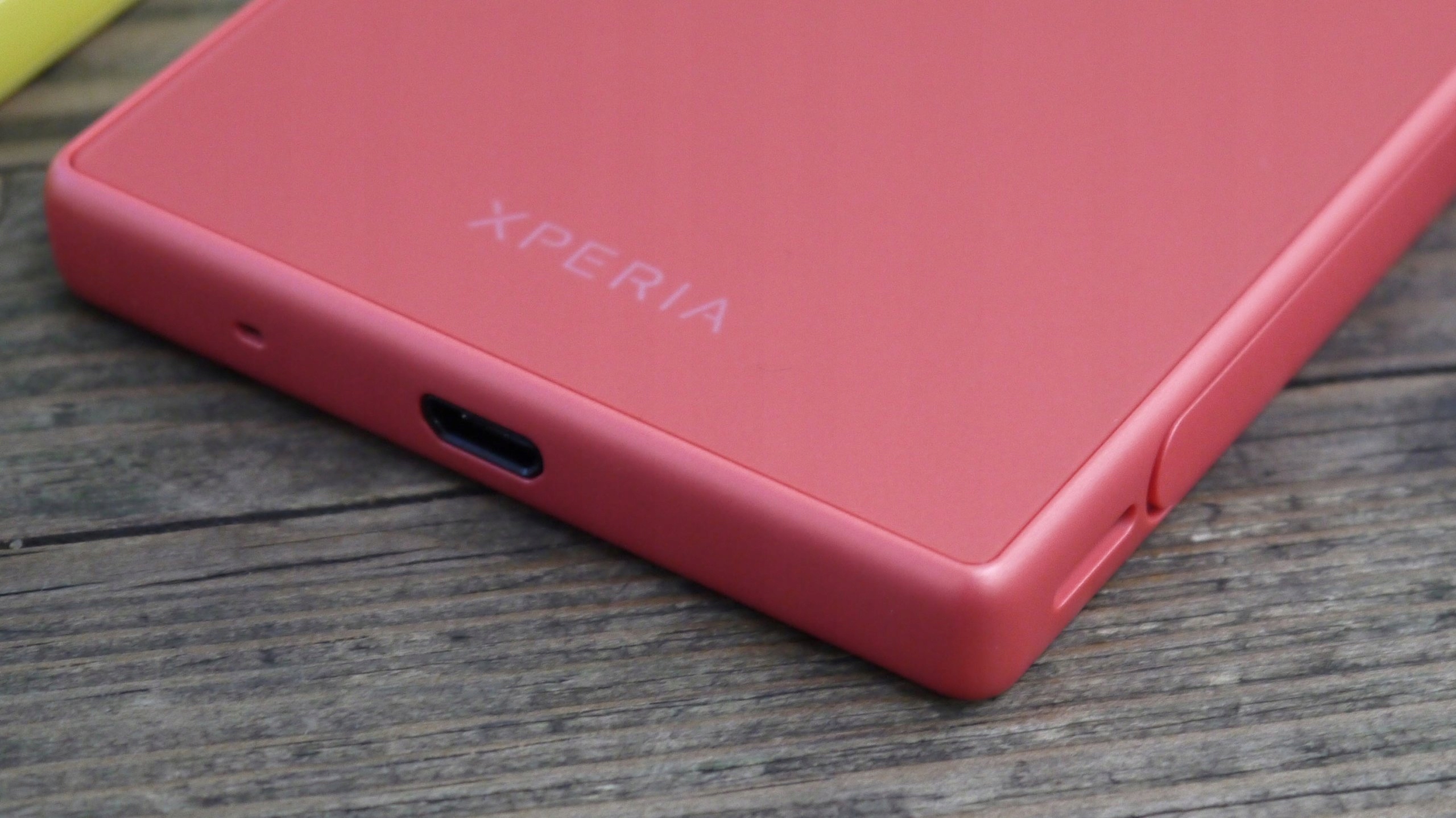 Sony xperia z5 compact купить. Sony Xperia z5 Compact. Sony Xperia e5823. Sony Xperia Pink z5. Сони з 5 компакт розовый.