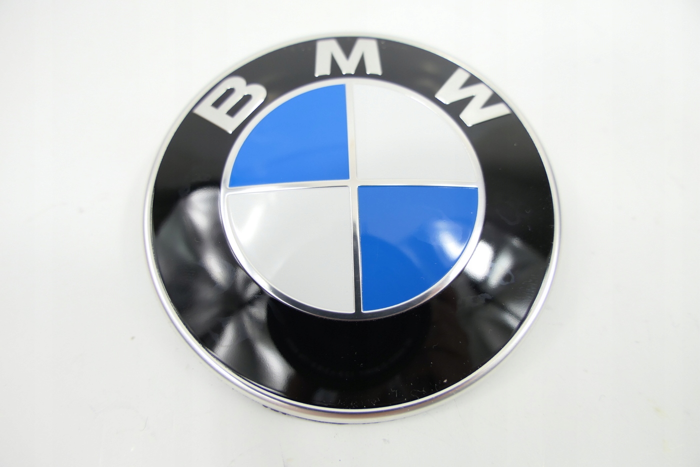 Значок бмв. Эмблема капота BMW e46. Эмблема BMW 82 мм. BMW e70 logo. BMW 7 logo.