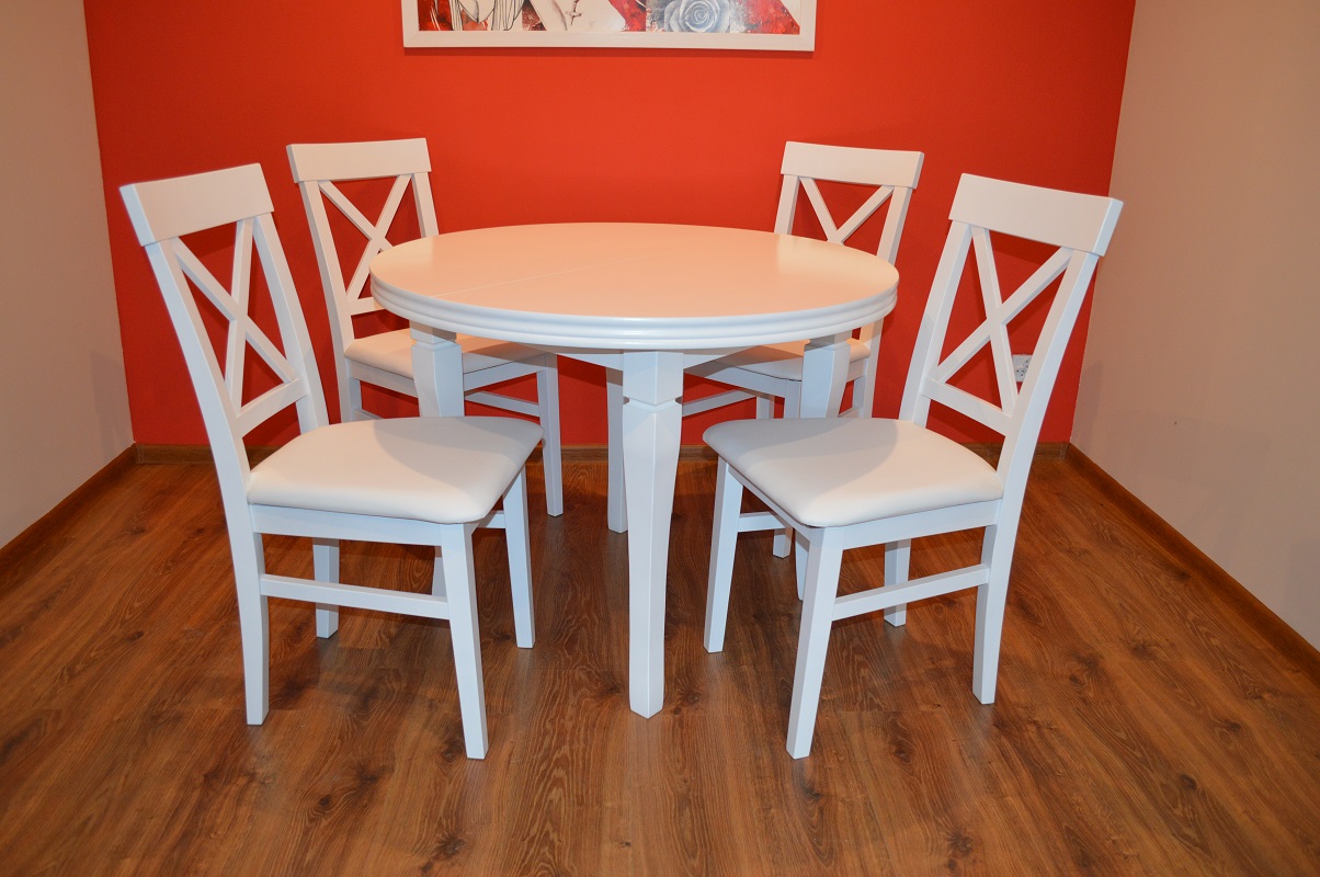 белый кухонный стол со стульями