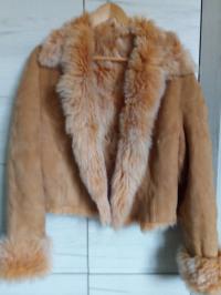 AMBIENTE krótki beżowy kożuszek jagnięca skóra 42