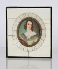 Miniatura kobiety - kość, XIX w.