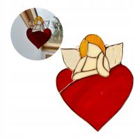 Witrażowy aniołek na sercu – symbol miłości i ochrony