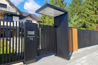 Zadaszenie furtki - aluminium, lampa z czujnikiem zmierzchu/ruchu ALUPLANET