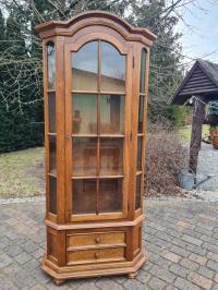 Stylowa dębowa witryna