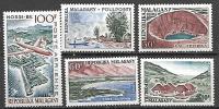 MADAGASKAR - łódka - samolot - zabytki 1962 ** Mi 478-82 (1956)