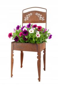 Ozdobna doniczka w formie krzesła donica dekoracyjna na kwiaty ogród taras