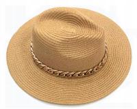 Соломенная шляпа с золотой цепочкой