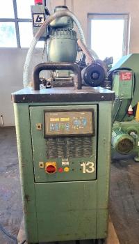 Suszarka suchego powietrza do tworzyw sztucznych z zaciągiem tworzywa