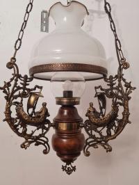 Величественная массивная подвесная люстра