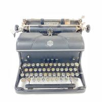 Maszyna do pisania „Torpedo” 504555 38x39x25 cm