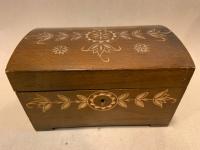 DREWNIANE RZEŹBIONE PUDEŁKO KASETKA PRL 15 X 11 CM