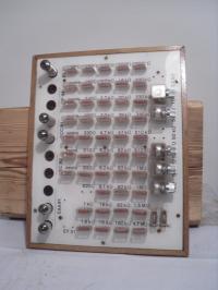 Старая школьная доска ТВ лампы перемычки резисторы электрика образование коллекция