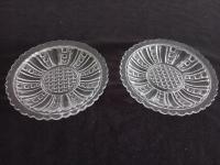 Dwa talerzyki z przedwojennego szkła prasowanego