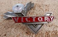 Victory Logo Znaczek Metalowy Wpinka Blacha