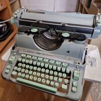 Пишущая машинка Hermes Ambassador