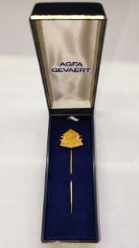 Złota spinka 25 Agfa Gevaert 2,7g pr.585 (EX)