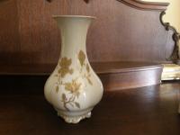 Wazon fiHandarbeit złotem malowany