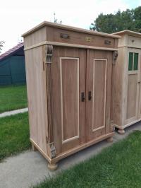 старинный старинный деревянный шкаф после реставрации антиквариат антикстудия