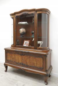 Zabytkowa witryna z lat 40-tych w stylu chippendale. Po renowacji.