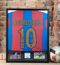 Ronaldinho, FC Barcelona - koszulka z autografem w ramie od 1zł (zag)
