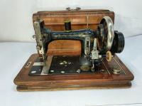 STARA MASZYNA DO SZYCIA VICTORIA ANTYK