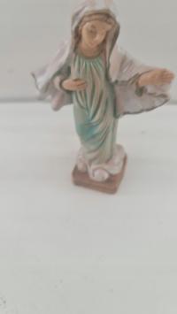 WSPANIAŁA DEKORACJA FIGURKA MOTYW MATKA BOSKA Z MEDJUGORIE RELIGIA