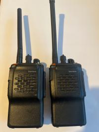 2 радиостанции Vertex VX-800V зарядное устройство