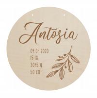 Деревянная табличка с именем ребенка