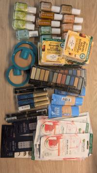 Boks kosmetyków Max Factor Maybelline Garnier Rimmel ... Mix Hurt 50 szt.