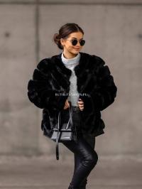 Sztuczne Futro zdobione wypukłym pikowaniem Czarne LAKEY