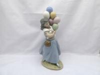 FIGURKA - DZIEWCZYNA SPRZEDAJĄCA BALONY LLADRO DAISA 1982 1-4337