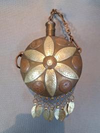 Prochownica orientalna, mosiądz, miedź