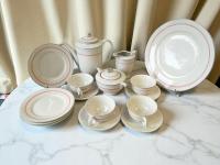 PORCELANOWY SERWIS KAWOWY TALERZE FILIŻANKI PATERA DZBANEK