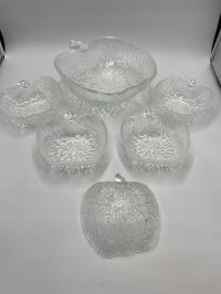 Zestaw szklanych salaterek w kształcie jabłek