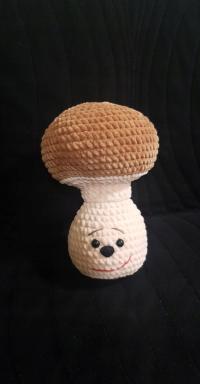 Maskotka przytulanka Grzyb Borowik ręcznie robiona szydełko