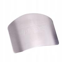 METALOWY OCHRANIACZ NA PALCE U RĘKI DO KROJENIA