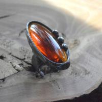 Ciemnomiodowy koniakowy regulowany pierścionek witrażowy uniwersalny