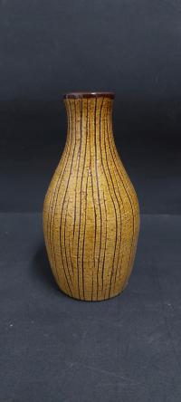 Старая керамическая ваза с подписью ( повреждена)