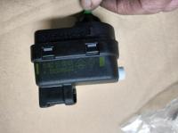SILNICZEK REGULACJI LAMPY REFLEKTORA OPEL VIVARO A 01-06 ORYGINAŁ OPEL