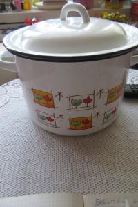 DUŻY GARNEK EMALIA Z POKRYWA