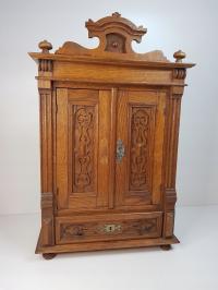 Szafka ścienna wisząca drewniana apteczka