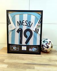 Лео Месси, Аргентина-футболка с автографом в раме от 1 PLN! (заг)