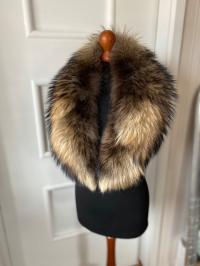 DUŻY PIĘKNY KOŁNIERZ Z JENOTA NATURALNEGO