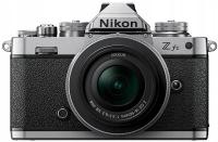 Камера Nikon с FC Nikkor с DX 16-50 f / 3.5-6.3 VR