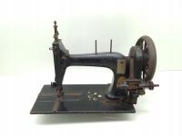 Старая швейная машина