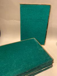 EKSPOZYTORY NA ODZNACZENIA / WPINKI ZIELONE PŁÓTNO MOSIĘŻNA LISTWA 14 SZTUK