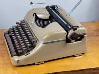 БЕЖЕВАЯ ПИШУЩАЯ МАШИНКА OPTIMA ELITE ОТЛИЧНОЕ ТЕХНИЧЕСКОЕ СОСТОЯНИЕ RETROSFERA