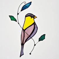 Ptaszek wiszący wykonany metodą Tiffaniego witraż wiszący